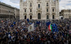 Ludilo u Milanu: Hiljade navijača slavi na trgovima